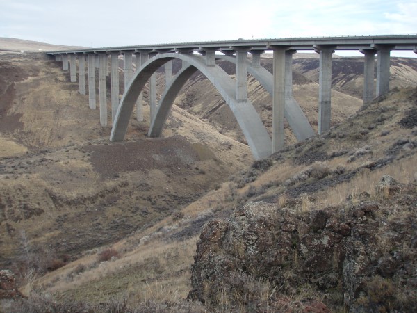 Concrete span bridge